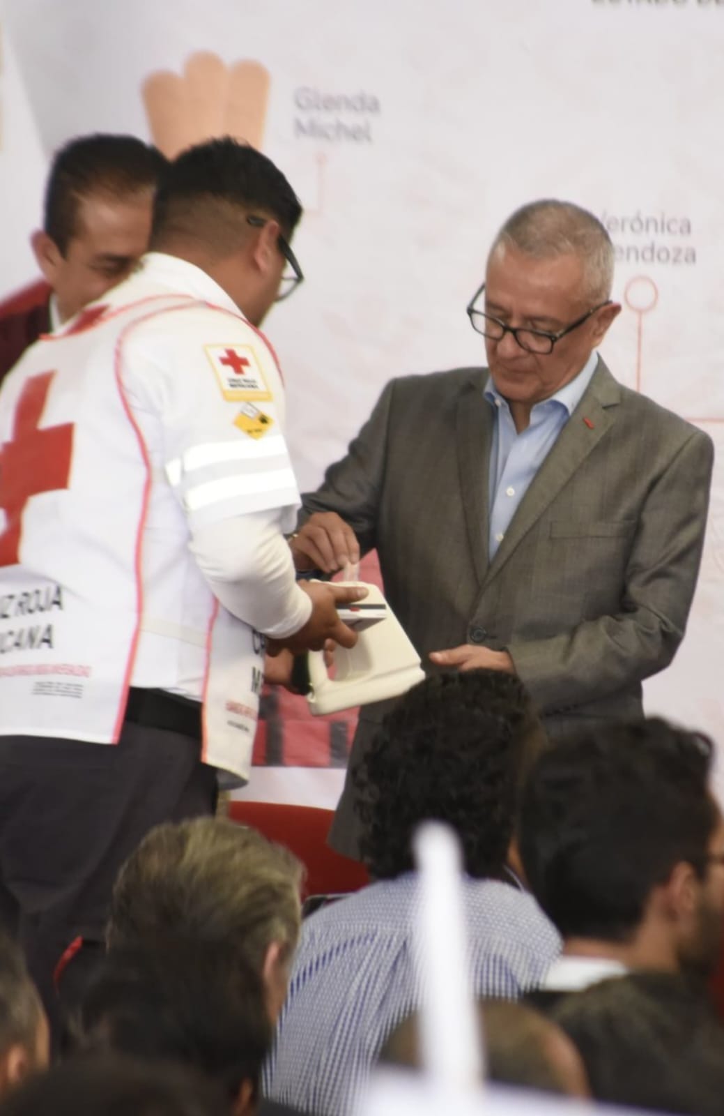 Reconoce Óscar Flores labor humanitaria de la Cruz Roja y llama a fortalecerla